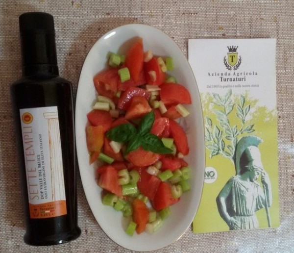 Olio extra vergine in insalata