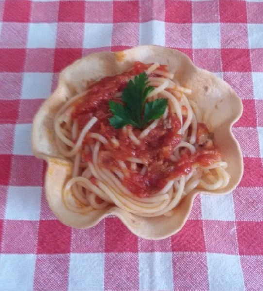 spaghetti in cestino