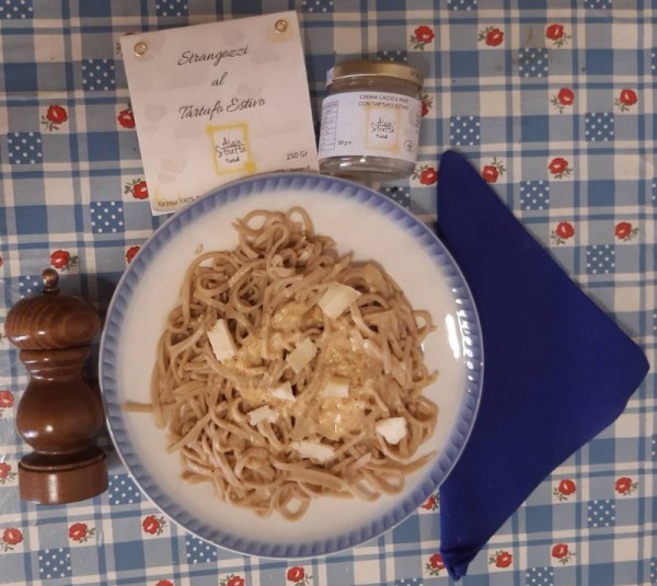 Strangozzi cacio e pepe Stratta Tartufi