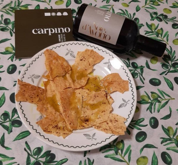 Olio Carpino con pane carasau
